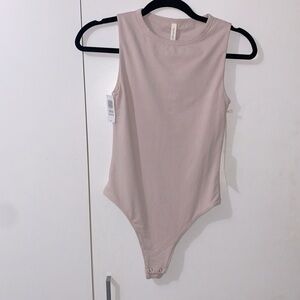 Aritzia babaton bodysuit